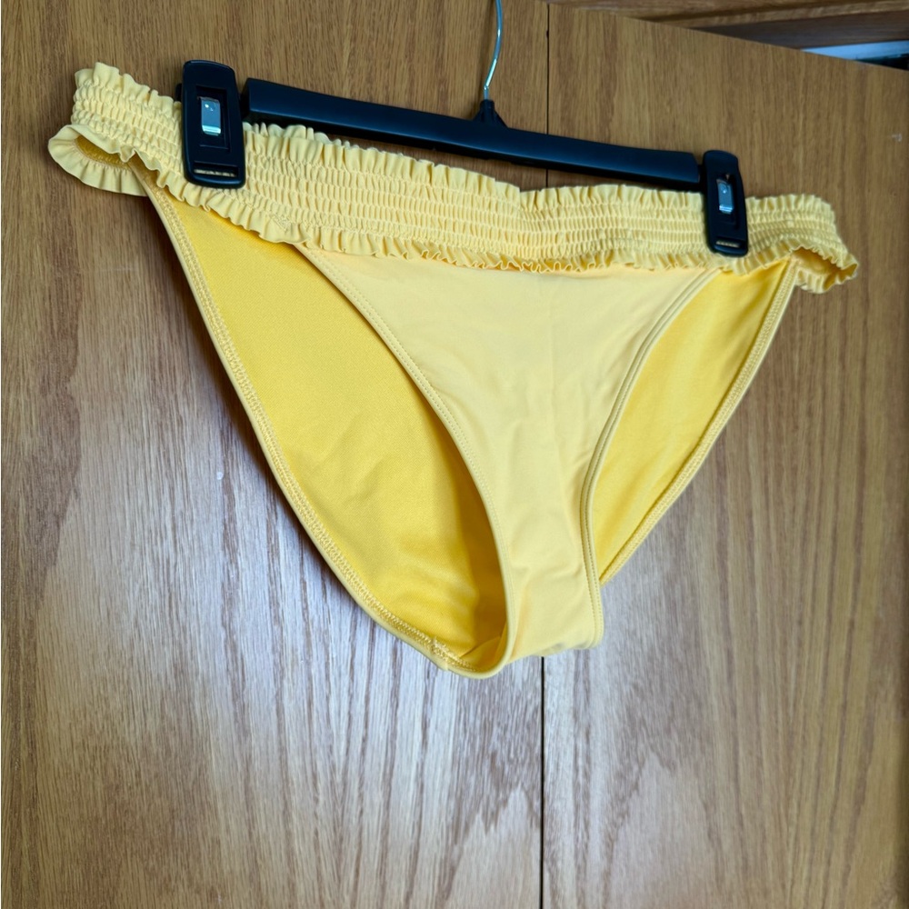 BRAND NEW: Hollister Women’s Yellow Ruffled Bikini Bottoms